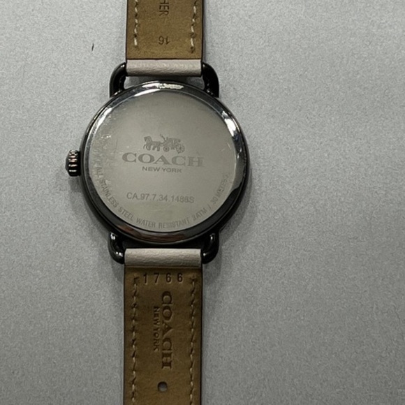 Coach watch! - Picture 5 of 8